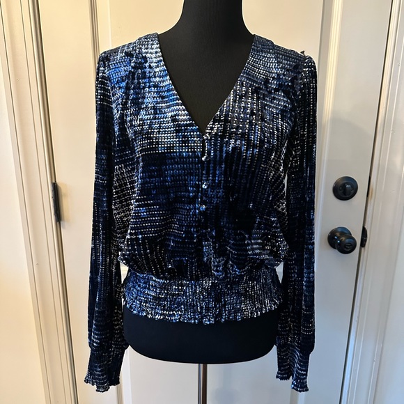 White House Black Market Tops - Gorgeous White House Black Mkt Long Sleeve Special Occasion Top- Like NEW